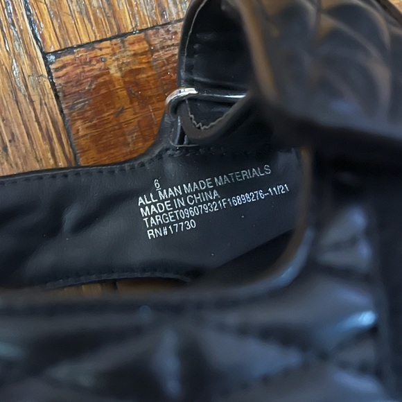 Black Sandals - Picture 4 of 4